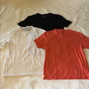 3 Men’s V-Neck I•N•C Essential Tee’s Size Small